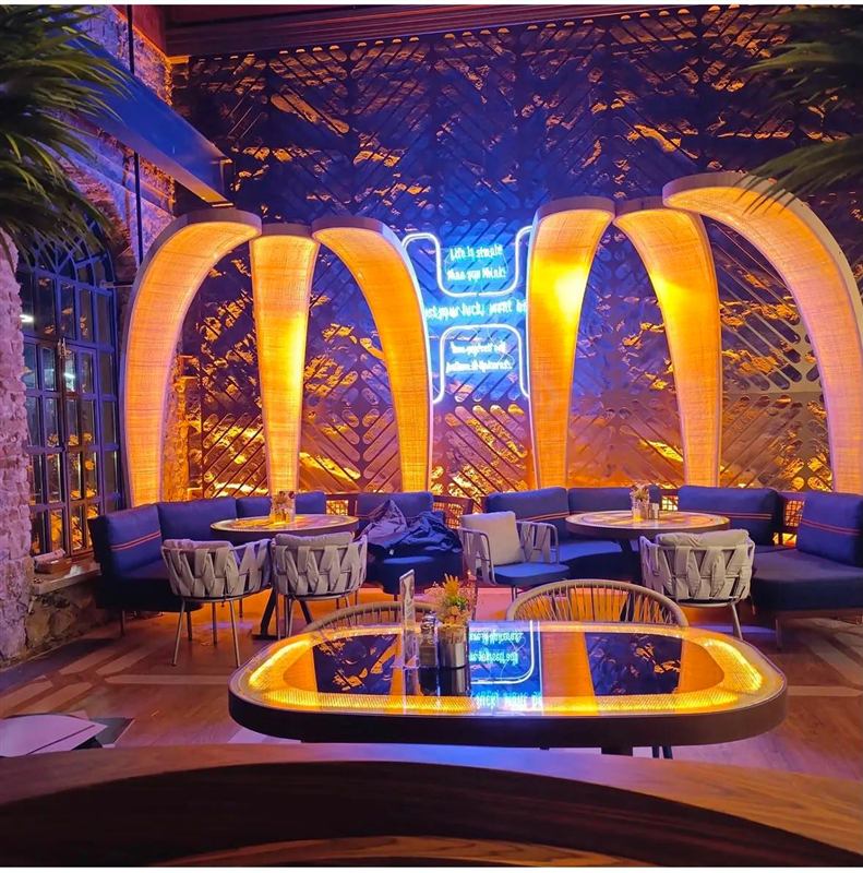 The Hunger restoran aydınlatması